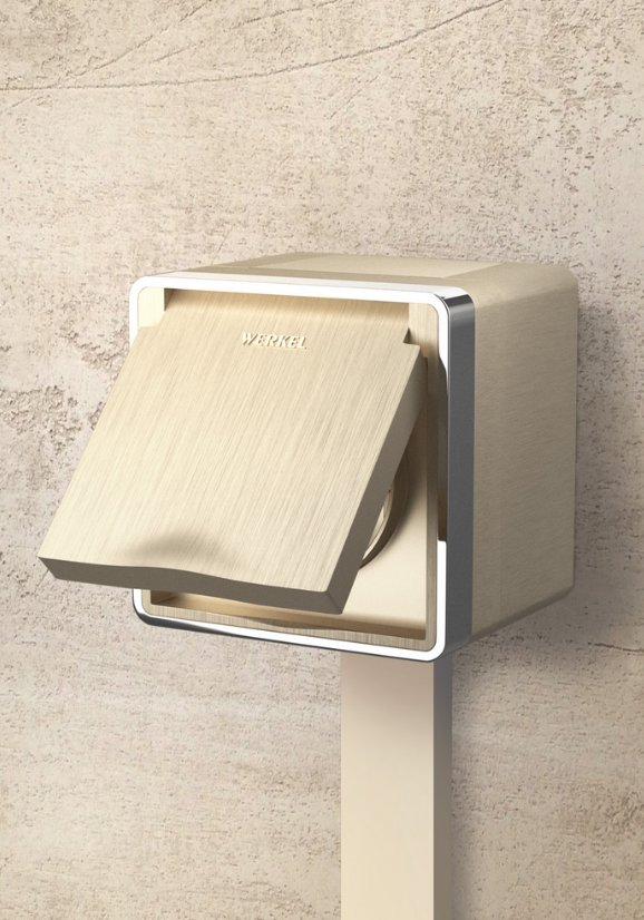 Werkel Gallant Шампань Рифленый Розетка влагозащищенная с заземляющими контактами, с защитной крышкой и шторками WL15-02-04/  a041420