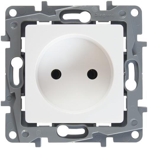 Legrand  Etika  Белый Розетка механизм 2К 16А 250В 672220