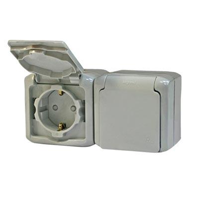 Legrand  Quteo  Серый Розетка 2Х2К+З евро 2-местной, со шторки с крышкой открытая установка IP44 782353