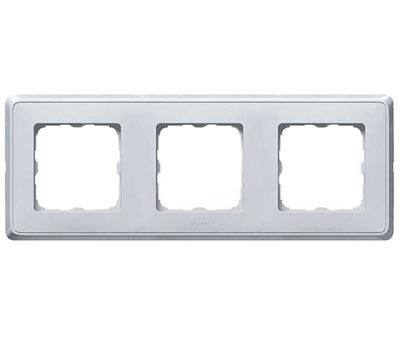 Legrand  Cariva  Белый Рамка 3-местная скрытая установка IP20 /773653