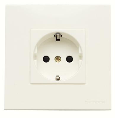 ABB  Zenit  Альпийский Белый Розетка SCHUKO с заземл, со шторками в сборе, 16А / 250В /N2288.2 BL// 2CLA228820N1101