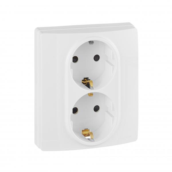 Legrand  Etika  Белый Розетка Моноблок 2X2К+З шторки, автоматические зажимы 672233